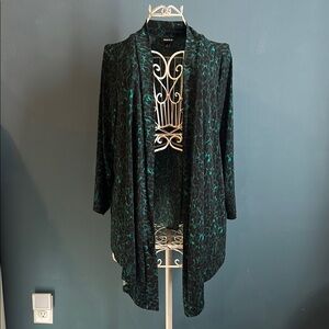 Torrid Women's Black and Green Cardigan